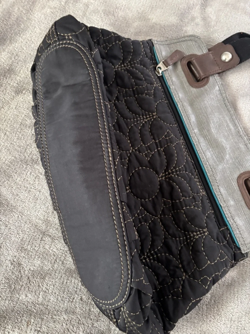 Fossil Key-Per Ladies Large   Black and Gray Floral Quilted Shoulder‎ Bag